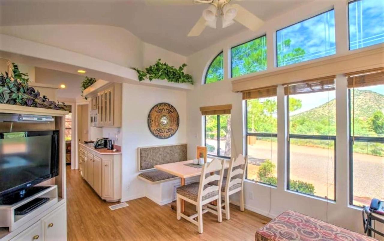 Sedona Pines Resort Εξωτερικό φωτογραφία Interior of a park model