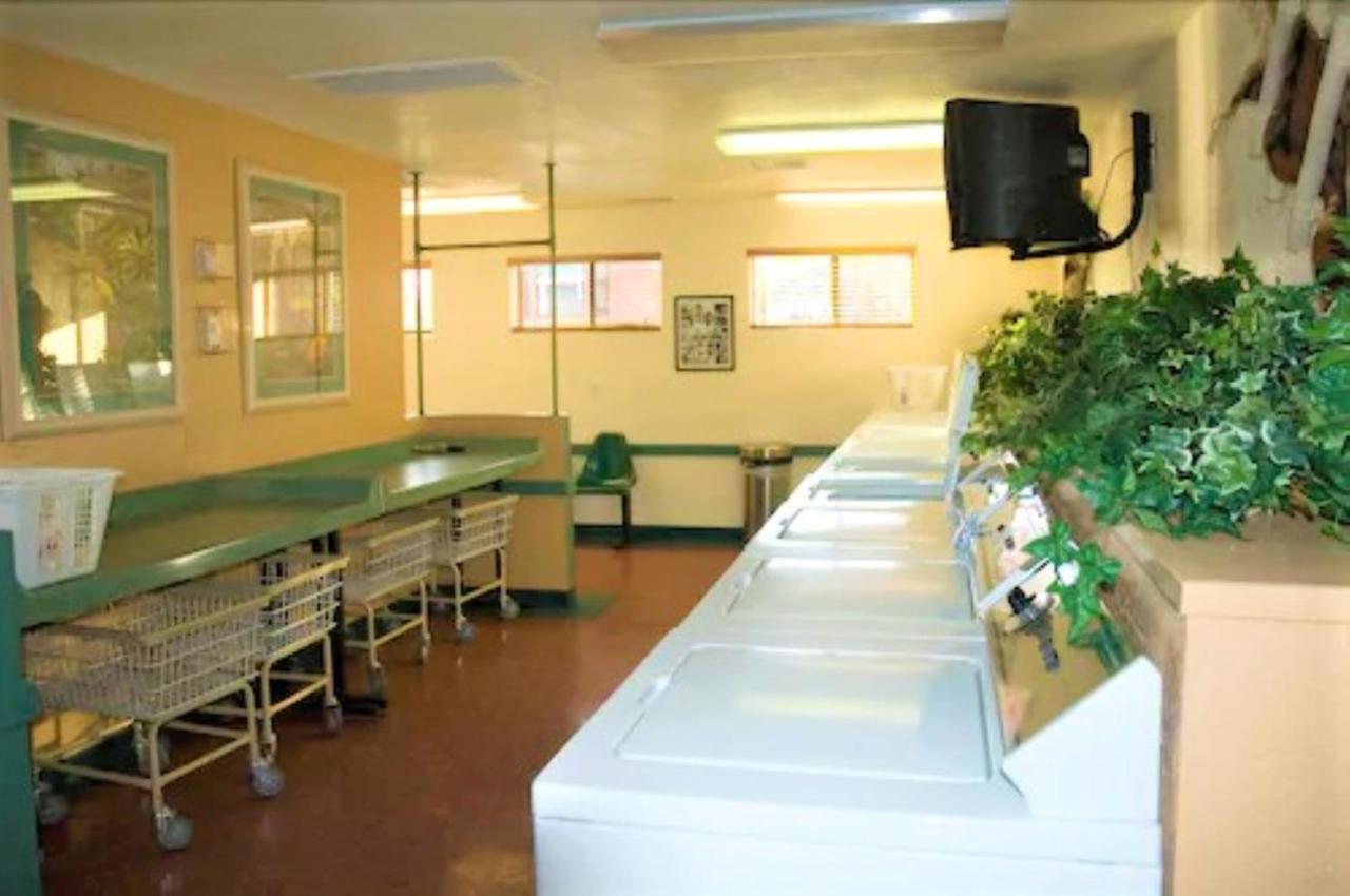 Sedona Pines Resort Εξωτερικό φωτογραφία Laundry facilities at the station